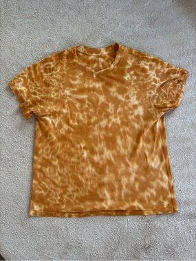Lululemon Tie-Dye Boyfriend T-Shirt in Yellow - Size 6 (S/M)